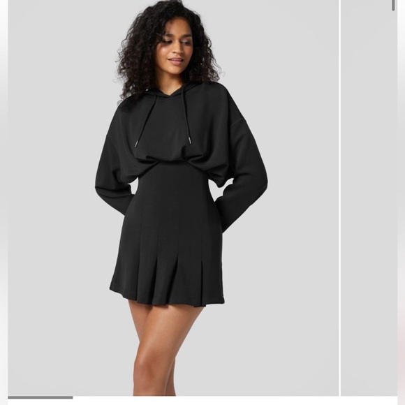 HALARA Dresses & Skirts - HALARA Drawstring Dropped Shoulder Long Sleeve Pleated Hip Wrapped Mini Dress 🖤